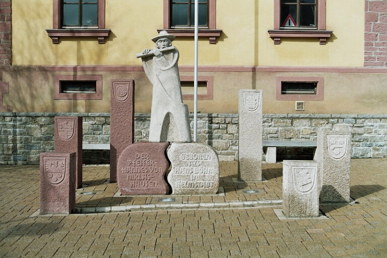 Denkmal für Hans Böhm, in Helmstadt