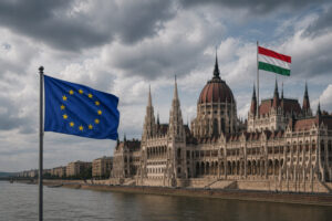 Art. 2 EU-Vertrag:.EU- und Ungarn-Flaggen vor dem ungarischen Parlament in Budapest unter dramatischem Himmel
