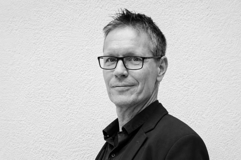 Professoren auf Linie: Politische Verfolgung im Hörsaal - Der Fall Michael Meyen 3 Porträtbild in schwaz-weiß von Michael Meyen