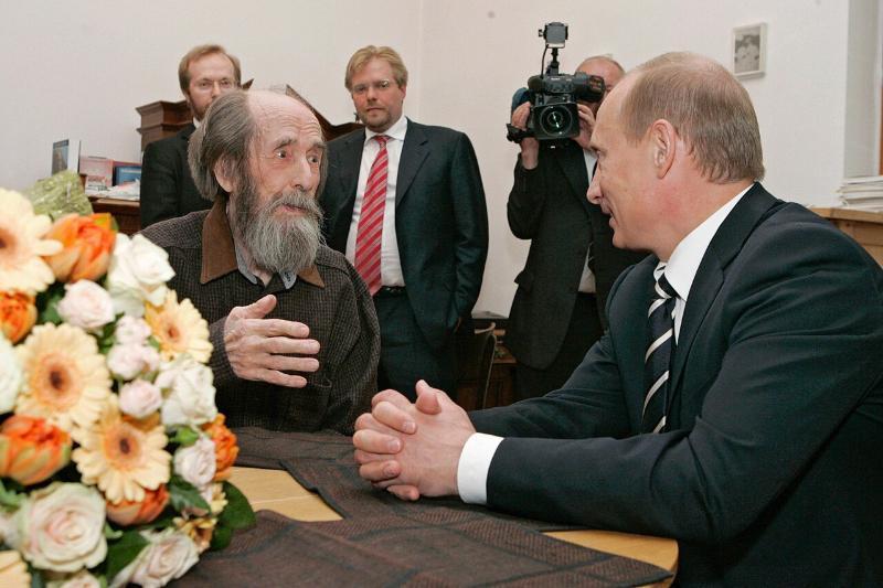 Vom GULAG zum Weltgewissen: Alexander Solschenizyn und der Kampf gegen die politische Totalität 1 Solschenizyn mit Wladimir Putin, 2007