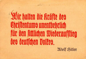 Postkarte mit einer Aussage Adolf Hitlers: "Wir halten die Kräfte des Christentums unentbehrlich für den sittlichen Wiederaufstieg des deutschen Volkes."