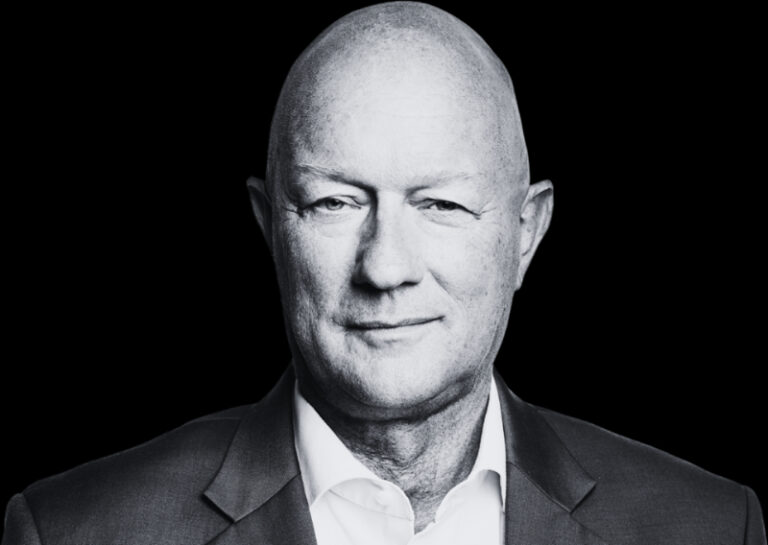 Porträtbild von Thomas Kemmerich in schwarz-weiß