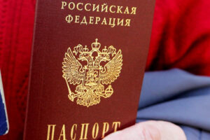 Russischer Pass als Symbolbild für die Repression gegen Russen