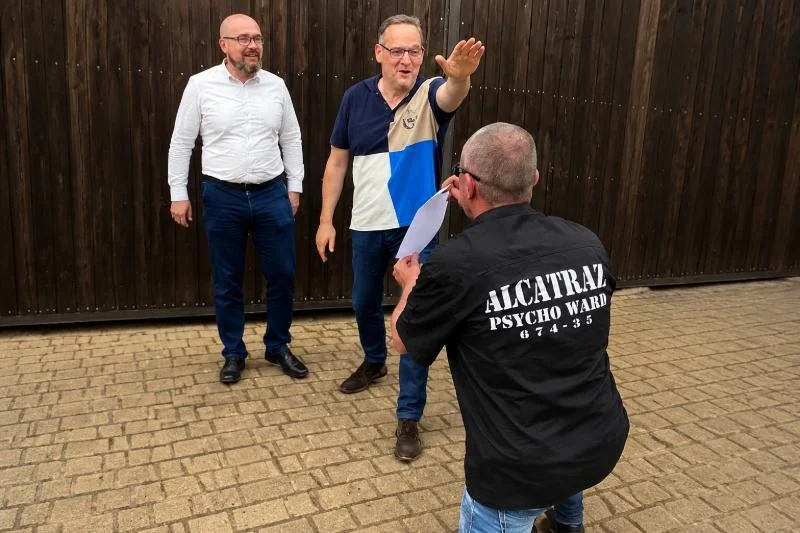 Der angebliche Hitlergruß: Wie "Welt“ und "Politico" mitten im Wahlkampf mit manipulierten Fotos Jagd auf AfD-Landeschef Martin Reichardt machen 1 Angeblicher Hitlergruß