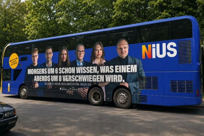 BVG-Bus mit NiUS Werbekampagne